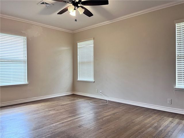 501 Dolphin Pl, Corpus Christi, TX 78411