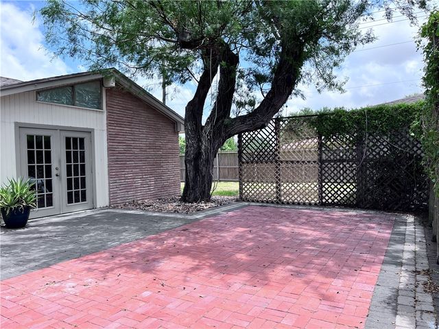 501 Dolphin Pl, Corpus Christi, TX 78411