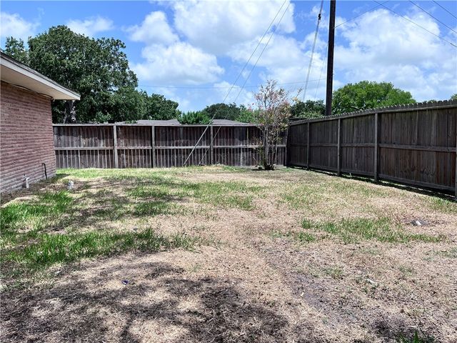 501 Dolphin Pl, Corpus Christi, TX 78411