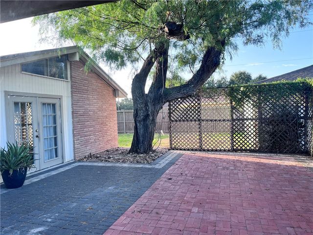 501 Dolphin Pl, Corpus Christi, TX 78411