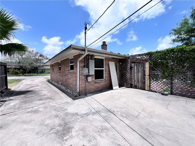 501 Dolphin Pl, Corpus Christi, TX 78411