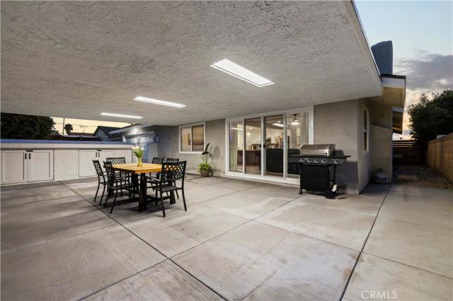 322 South Victoria Avenue, Ventura, CA 93003