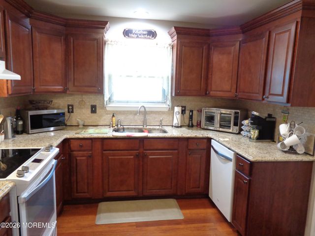 46 Morning Glory Lane, Whiting, NJ 08759