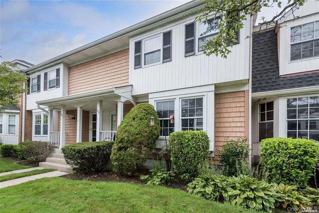 102 Glen Way, Syosset, NY 11791