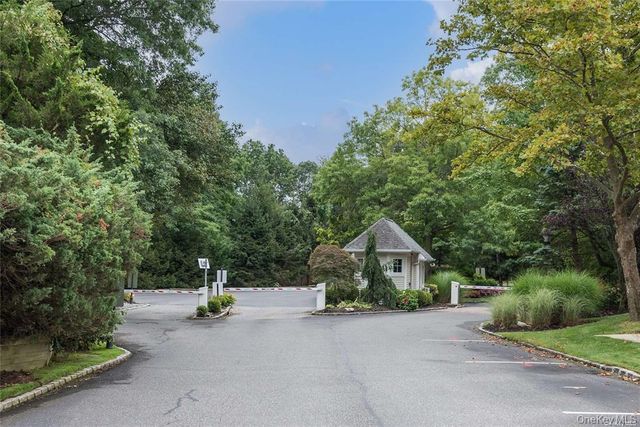 102 Glen Way, Syosset, NY 11791