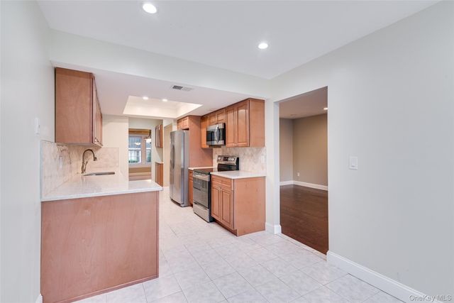 102 Glen Way, Syosset, NY 11791