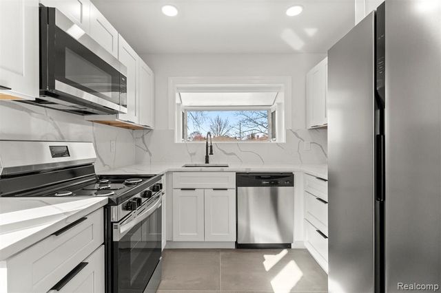 3933 Williams Street, Dearborn Heights, MI 48125