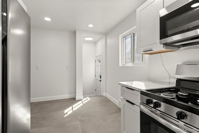 3933 Williams Street, Dearborn Heights, MI 48125