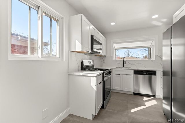 3933 Williams Street, Dearborn Heights, MI 48125