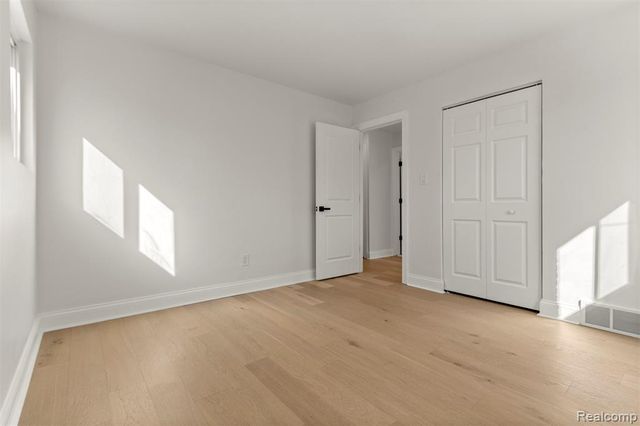 3933 Williams Street, Dearborn Heights, MI 48125