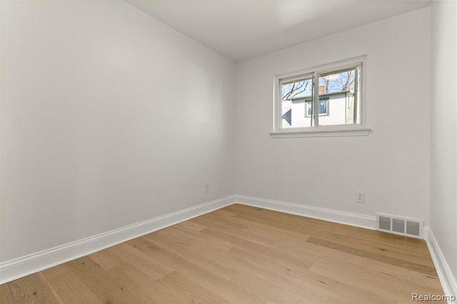 3933 Williams Street, Dearborn Heights, MI 48125