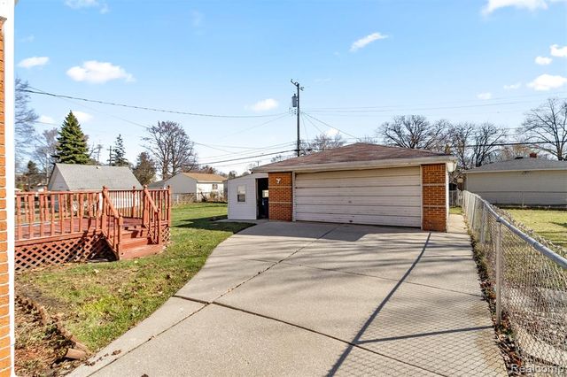3933 Williams Street, Dearborn Heights, MI 48125