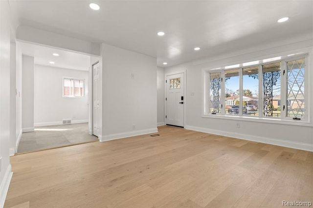 3933 Williams Street, Dearborn Heights, MI 48125