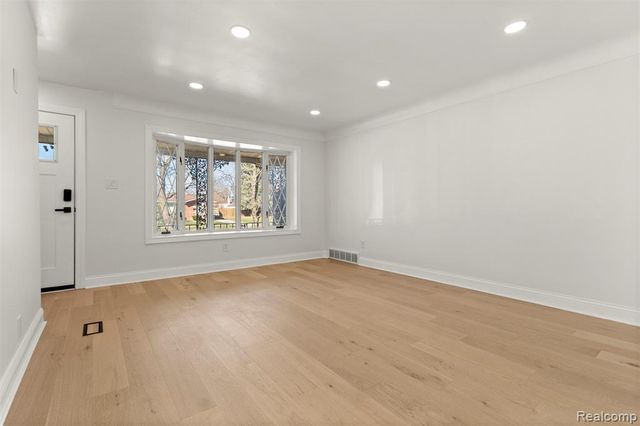 3933 Williams Street, Dearborn Heights, MI 48125