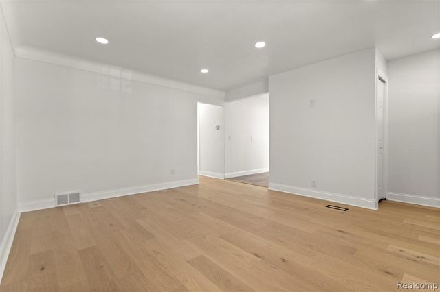 3933 Williams Street, Dearborn Heights, MI 48125