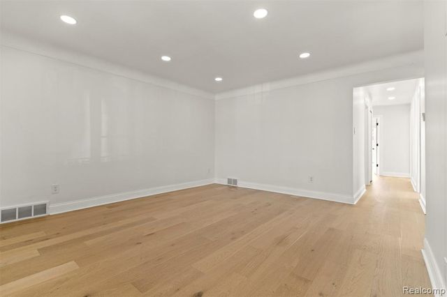 3933 Williams Street, Dearborn Heights, MI 48125