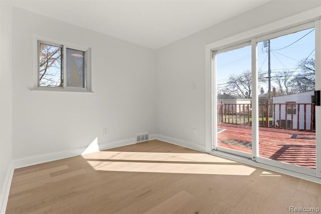 3933 Williams Street, Dearborn Heights, MI 48125