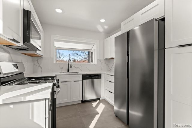 3933 Williams Street, Dearborn Heights, MI 48125