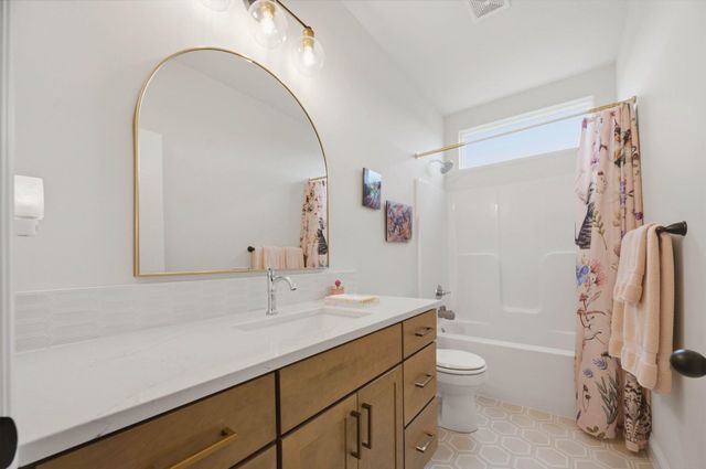 2602 N Emerald Ct, Andover, KS 67002