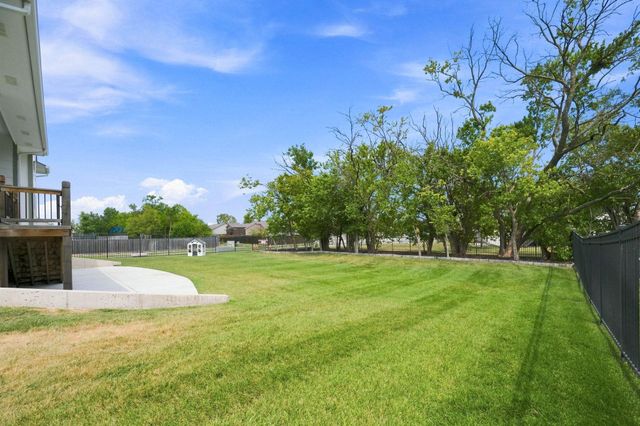 2602 N Emerald Ct, Andover, KS 67002
