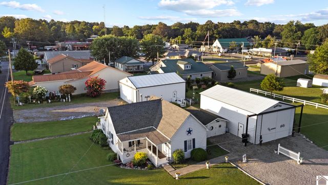 159 W Tennessee, Grand Rivers, KY 42045