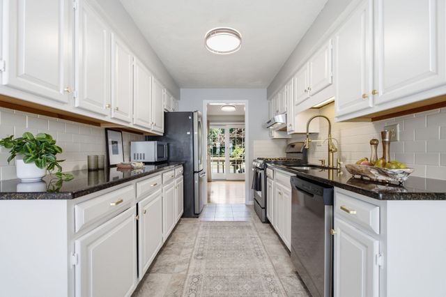 213 Apache Way 213, Tewksbury, MA 01876