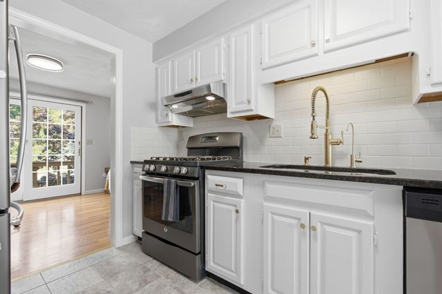 213 Apache Way 213, Tewksbury, MA 01876