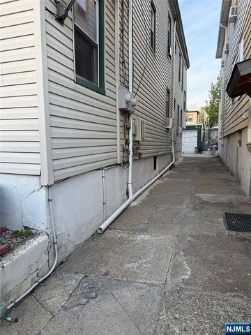 17 Quinn Street, Paterson, NJ 07501