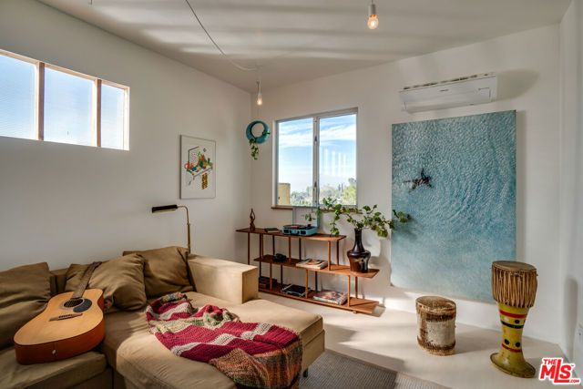 1853 Phillips Way, Los Angeles, CA 90042