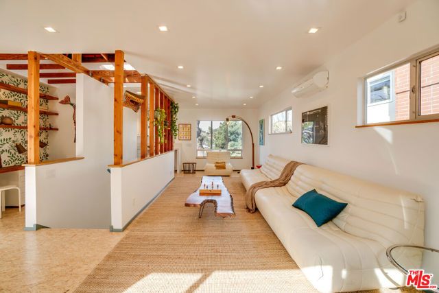 1853 Phillips Way, Los Angeles, CA 90042