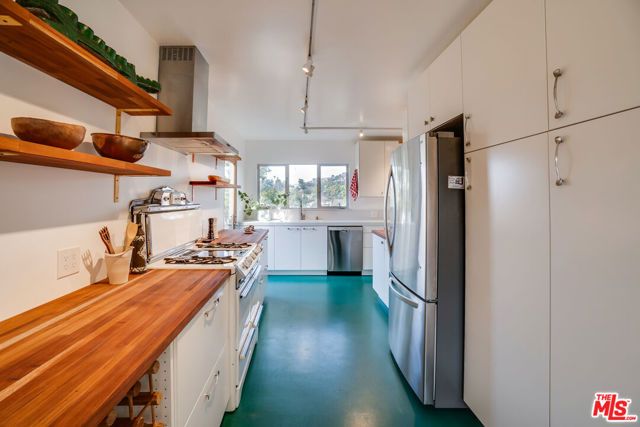 1853 Phillips Way, Los Angeles, CA 90042