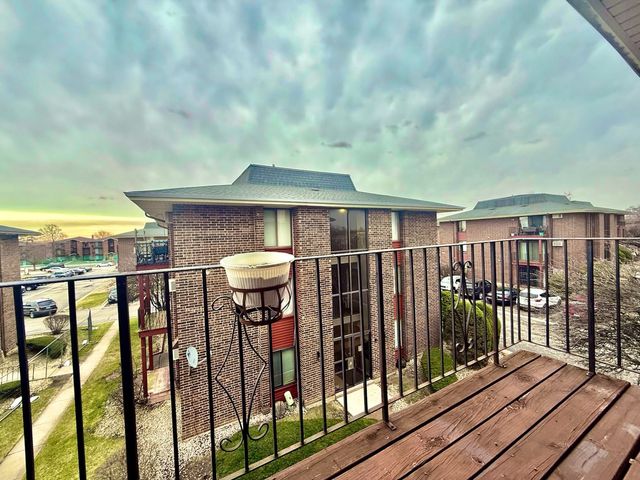 15804 Terrace Drive R03, Oak Forest, IL 60452