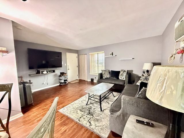 15804 Terrace Drive R03, Oak Forest, IL 60452