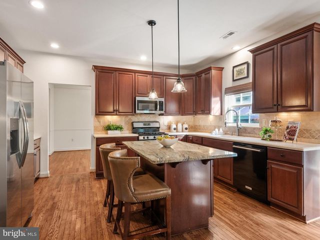 111 KNOLL DR, Collegeville, PA 19426