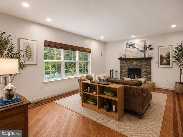 111 KNOLL DR, Collegeville, PA 19426