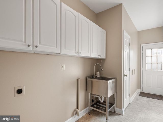 111 KNOLL DR, Collegeville, PA 19426