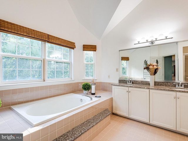 111 KNOLL DR, Collegeville, PA 19426