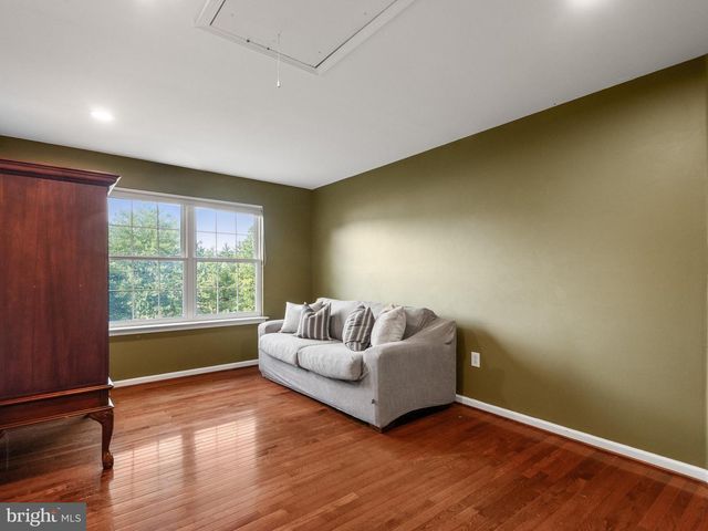 111 KNOLL DR, Collegeville, PA 19426