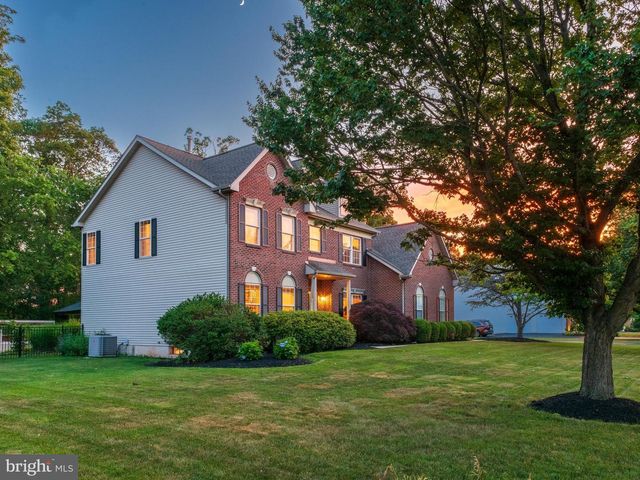 111 KNOLL DR, Collegeville, PA 19426