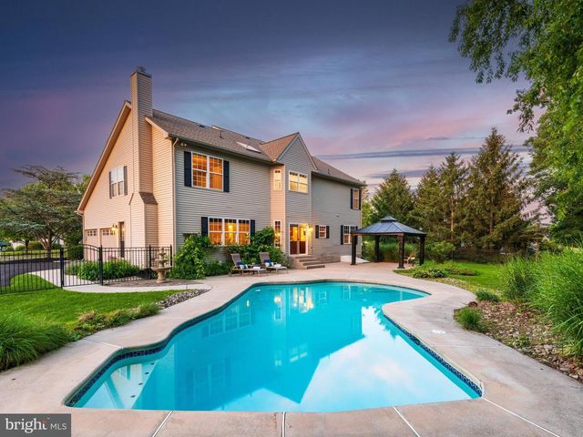111 KNOLL DR, Collegeville, PA 19426