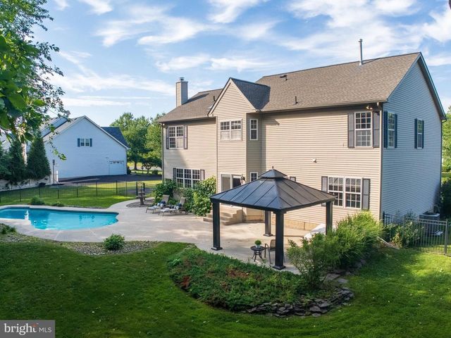 111 KNOLL DR, Collegeville, PA 19426