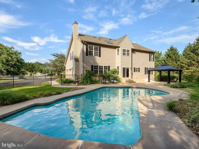111 KNOLL DR, Collegeville, PA 19426