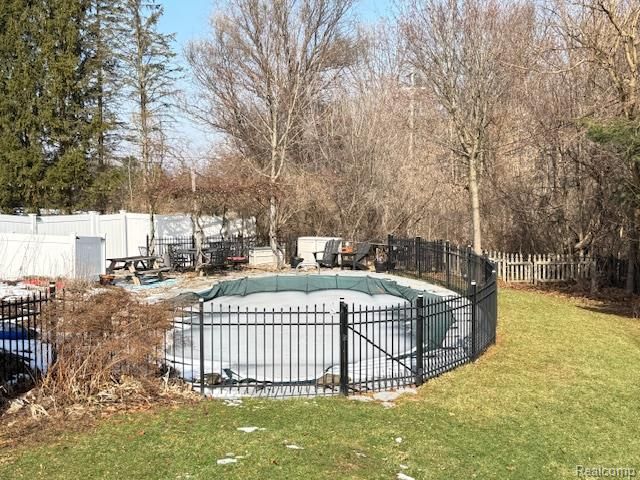 1322 N Monroe Street, Lapeer, MI 48446