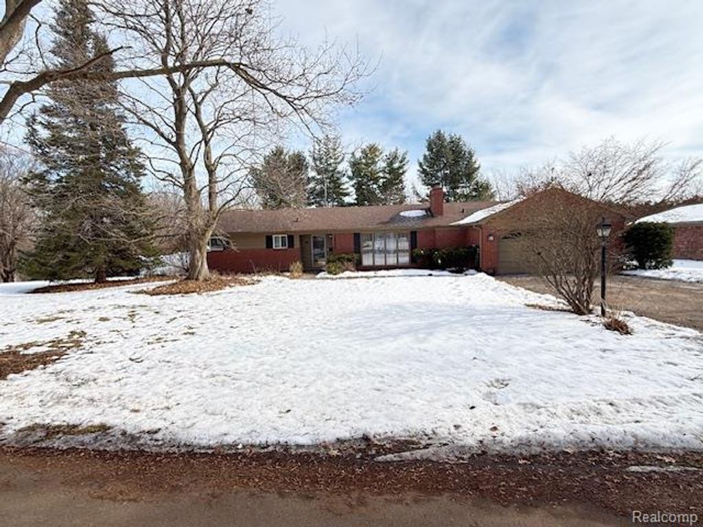 1322 N Monroe Street, Lapeer, MI 48446