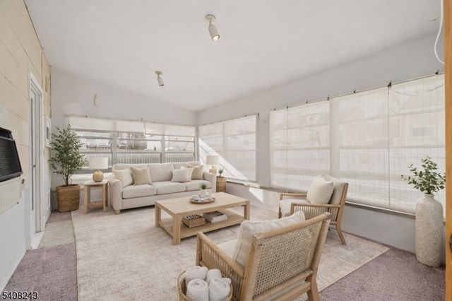 14 Pembrook Dr, Kenilworth Boro, NJ 07033