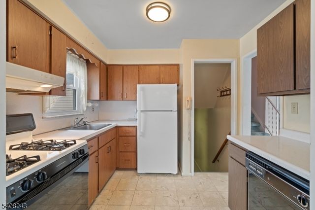 14 Pembrook Dr, Kenilworth Boro, NJ 07033