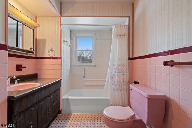 14 Pembrook Dr, Kenilworth Boro, NJ 07033