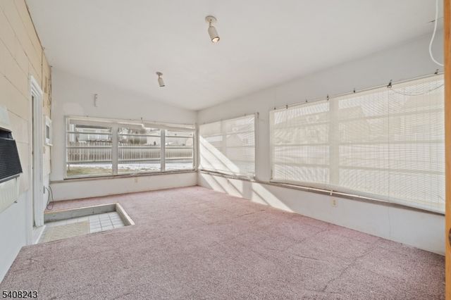 14 Pembrook Dr, Kenilworth Boro, NJ 07033