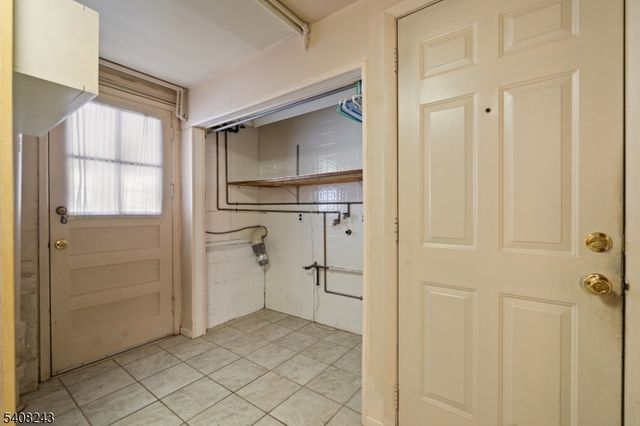 14 Pembrook Dr, Kenilworth Boro, NJ 07033