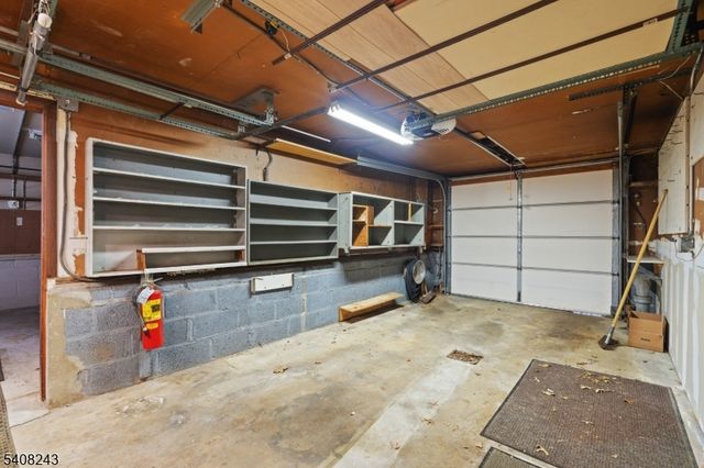 14 Pembrook Dr, Kenilworth Boro, NJ 07033